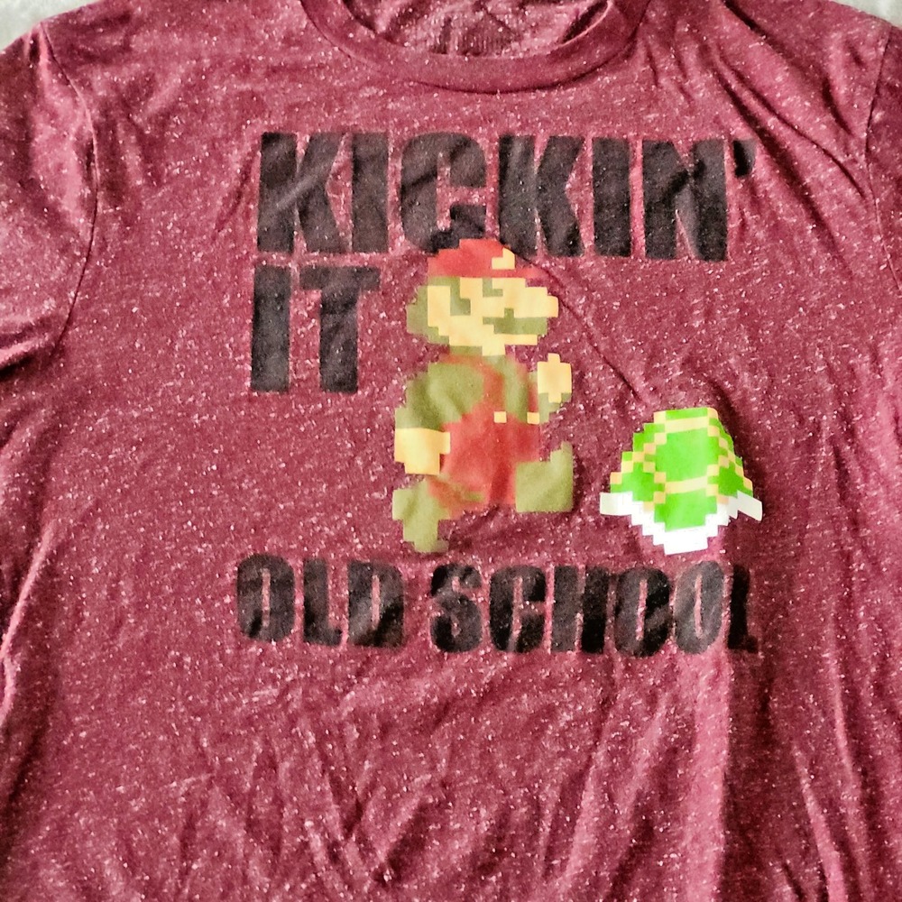 Super Mario Bros Kickin It Old School Maroon Pixel Graphic T-Shirt Size Medium - Picture 2 of 4